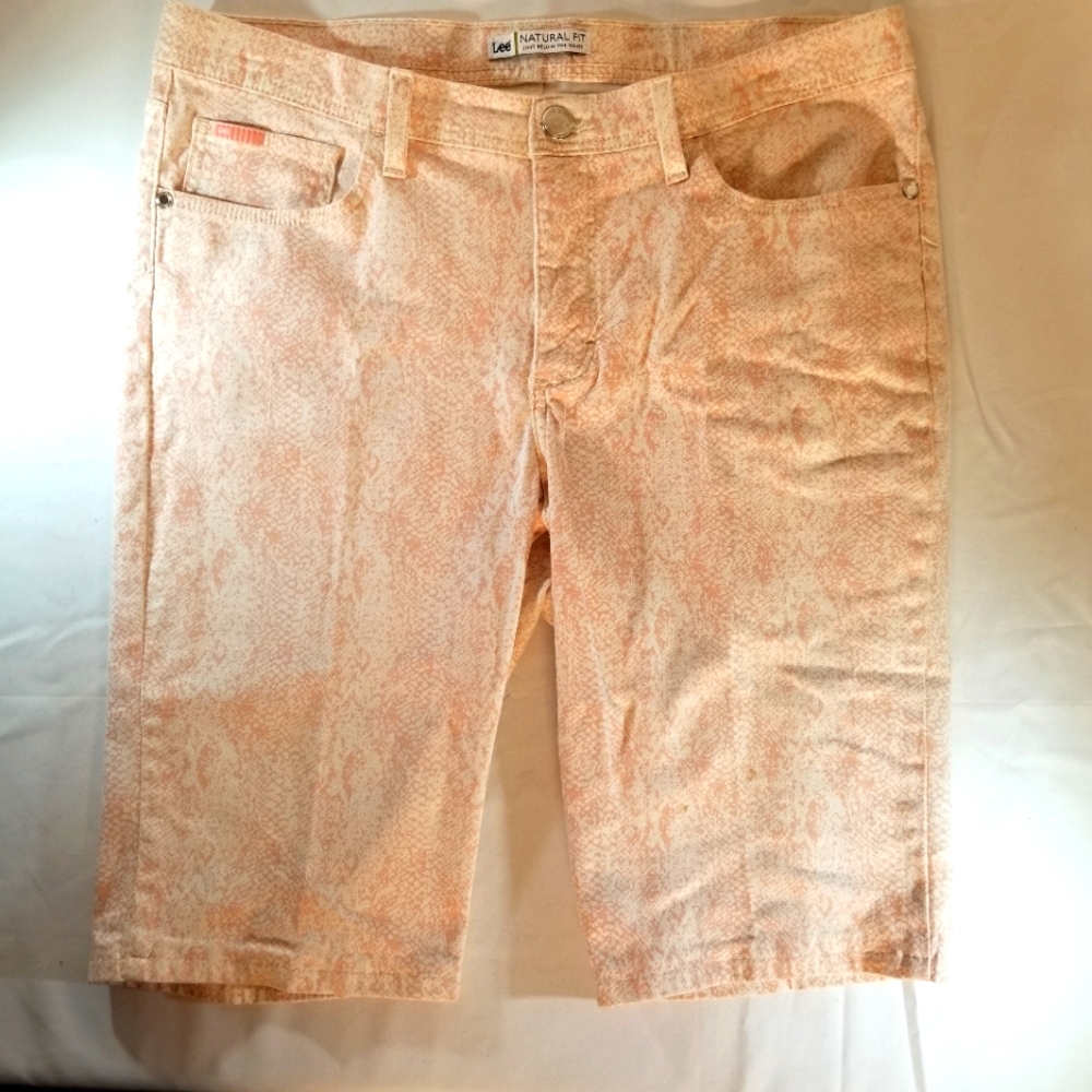 Lee Natural Fit Womans Capri Jeans Size 14 Peach White Snakeskin Print